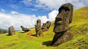 Chile Osterinsel Rapa Nui Nationalpark Steinköpfe Foto iStock anharris.jpg